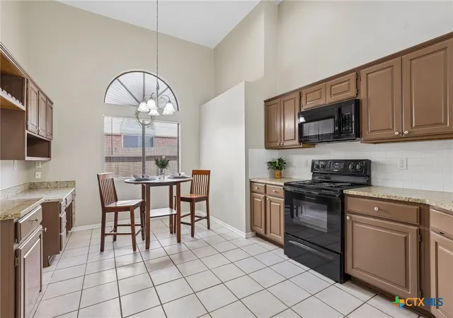 Photo 4 of Single family home for sale at 305 Hornbean Ln, Cibolo, TX 78108 | MLS# 615951 | Listing updated on 2026-06-16