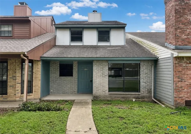 Townhouse for sale at 104 Maplewood Dr #A, Victoria, TX 77901 | MLS# 615991