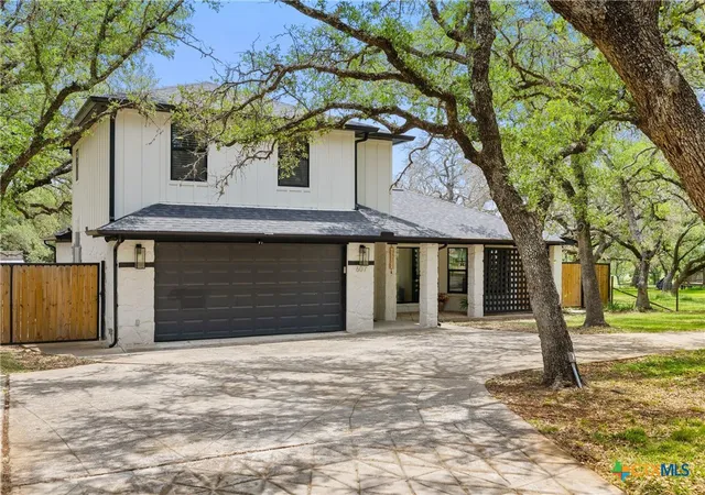 Photo 2 of Single family home for sale at 607 Liveoak Dr, Johnson City, TX 78636 | MLS# 616153 | Listing updated on 2026-09-02