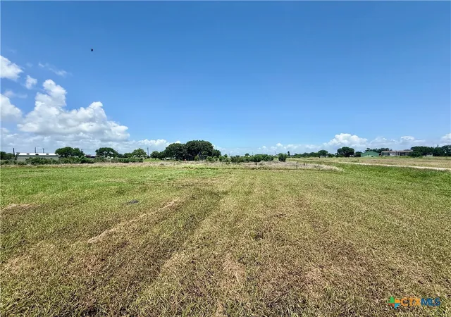 Photo 3 of Single family home for sale at 422 N Quail Run Ave, Port Lavaca, TX 77979 | MLS# 616313 | Listing updated on 2026-08-04