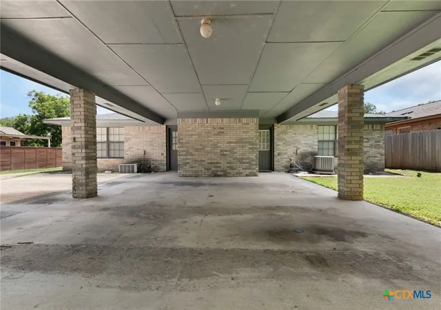 Listing Photo 4 - Condo for sale in building located at 307/309 W 2nd St, Lampasas, TX 76550