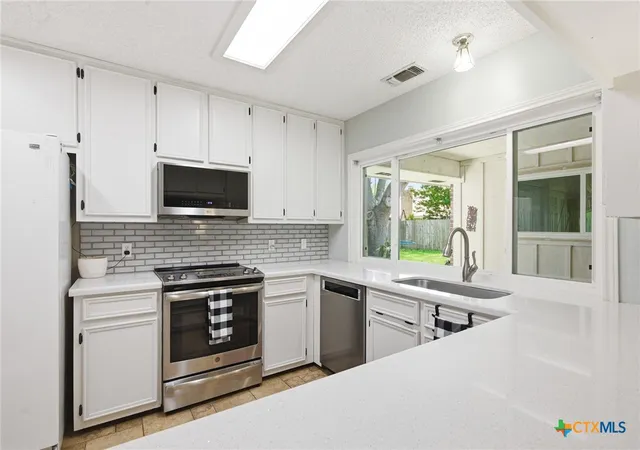 Photo 3 of Single family home for sale at 805 Santa Fe, Victoria, TX 77904 | MLS# 616302 | Listing updated on 2026-09-01