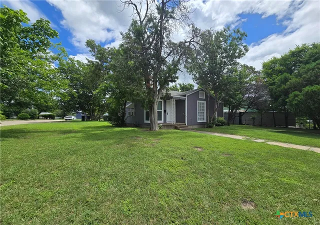 Photo 3 of Sale Pending at 1416 E Ave C, Temple, TX 76501 | MLS# 616567 | Listing updated on 2026-09-09