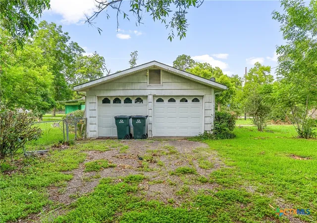 Photo 4 of Single family home for sale at 401 Kerr St, Edna, TX 77957 | MLS# 616782 | Listing updated on 2026-09-18