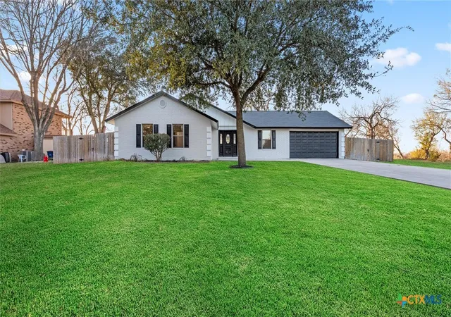 Photo 1 of Single family home for sale at 300 Ridge Crst Dr, Seguin, TX 78155 | MLS# 616857 | Listing updated on 2026-08-26