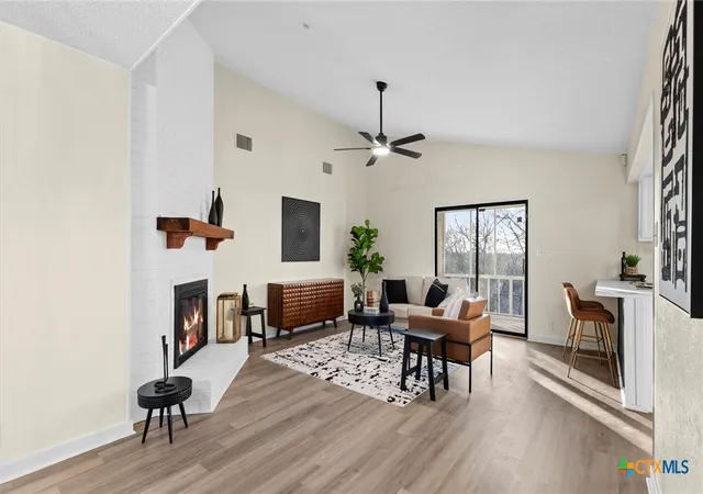 Photo 3 of Single family home for sale at 300 Ridge Crst Dr, Seguin, TX 78155 | MLS# 616857 | Listing updated on 2026-08-26