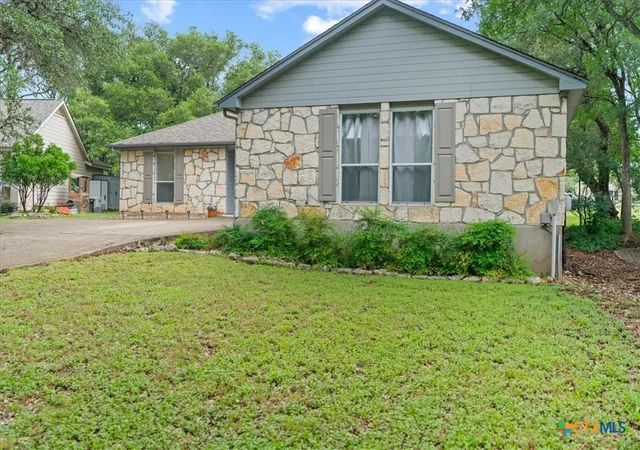 Photo 1 of Sale Pending at 15 Spalding Cir, Wimberley, TX 78676 | MLS# 616883 | Listing updated on 2026-09-14