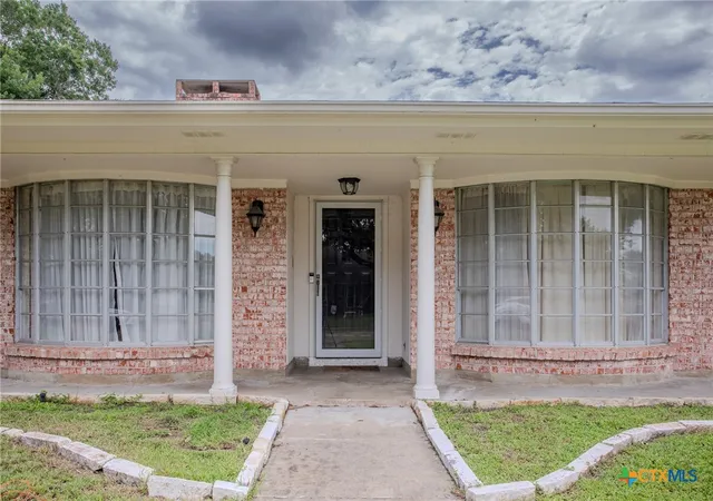 Photo 3 of Single family home for sale at 111 Dover Dell Ln, Victoria, TX 77904 | MLS# 616884 | Listing updated on 2026-08-24