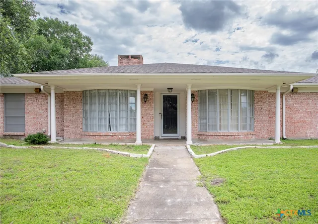 Photo 3 of Single family home for sale at 111 Dover Dell Ln, Victoria, TX 77904 | MLS# 616884 | Listing updated on 2026-08-24