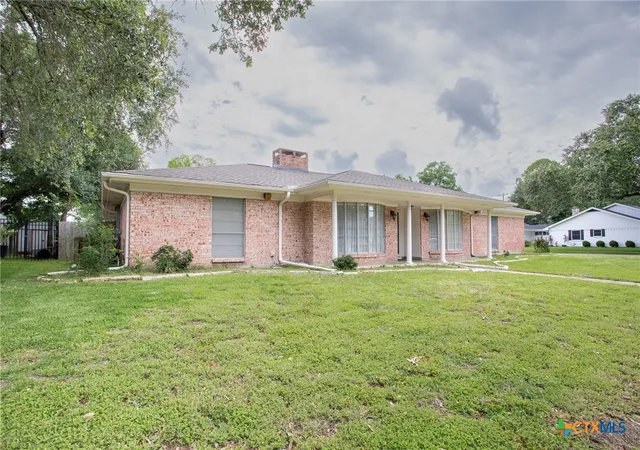Photo 4 of Single family home for sale at 111 Dover Dell Ln, Victoria, TX 77904 | MLS# 616884 | Listing updated on 2026-08-24
