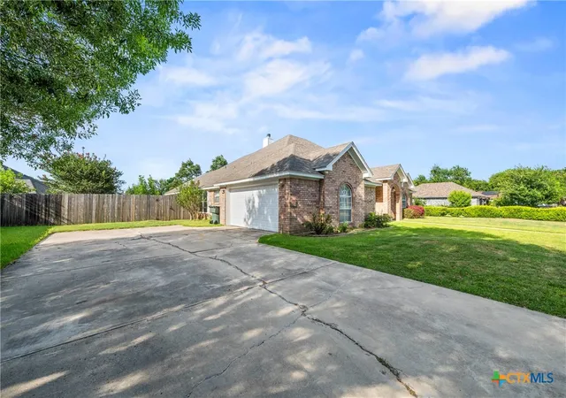 Photo 2 of Single family home for sale at 207 Cobblestone Dr, Killeen, TX 76542 | MLS# 616113 | Listing updated on 2026-09-11