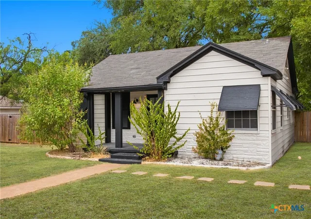 Photo 2 of Single family home for sale at 524 E 13th Avenue, Belton, TX 76513 | MLS# 616981 | Listing updated on 2026-09-18