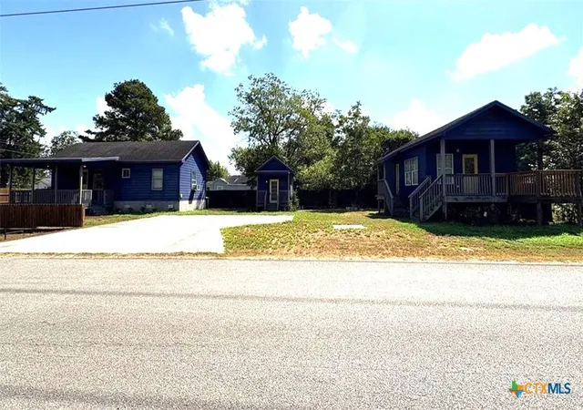 Photo 1 of House for sale at 1017 W Nueces St, Victoria, TX 77901 | MLS# 617062 | Listing updated on 2026-09-02