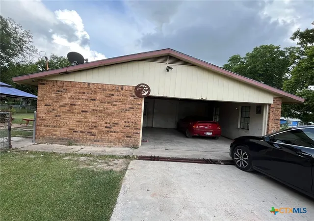 Photo 3 of Single family home for sale at 501 S 6th Street, Lometa, TX 76853 | MLS# 617151 | Listing updated on 2026-09-06