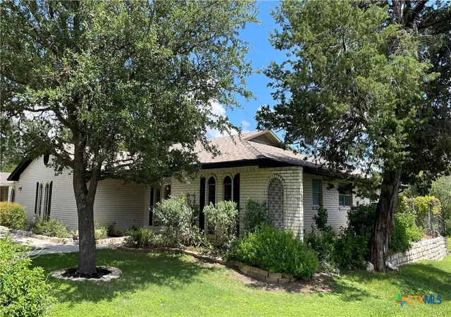 Photo 3 of Single family home for sale at 17 Oakmont Cir, Belton, TX 76513 | MLS# 617192 | Listing updated on 2026-09-16
