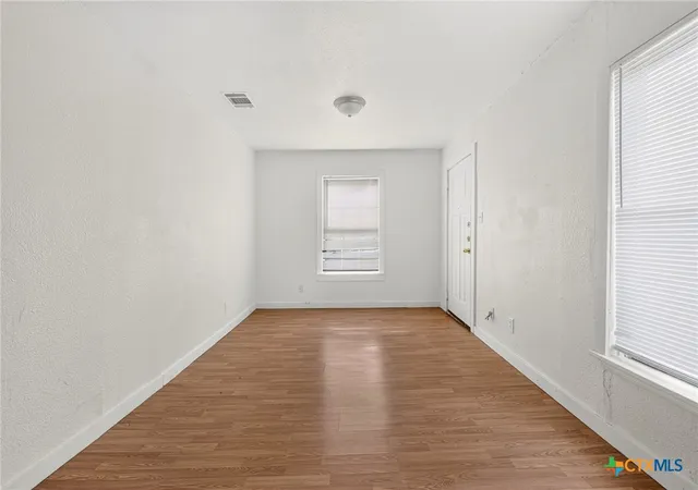 Photo 2 of House for sale at 422 W Green Ave, Killeen, TX 76541 | MLS# 617040 | Listing updated on 2026-09-14