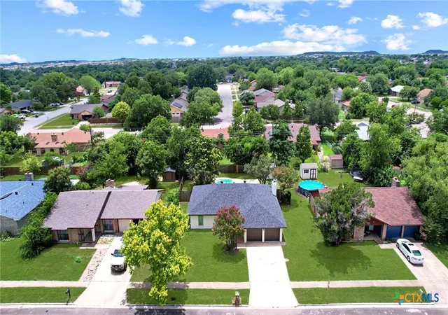 Photo 3 of Single family home for sale at 1404 Farhills Dr, Killeen, TX 76549 | MLS# 617345 | Listing updated on 2026-09-11