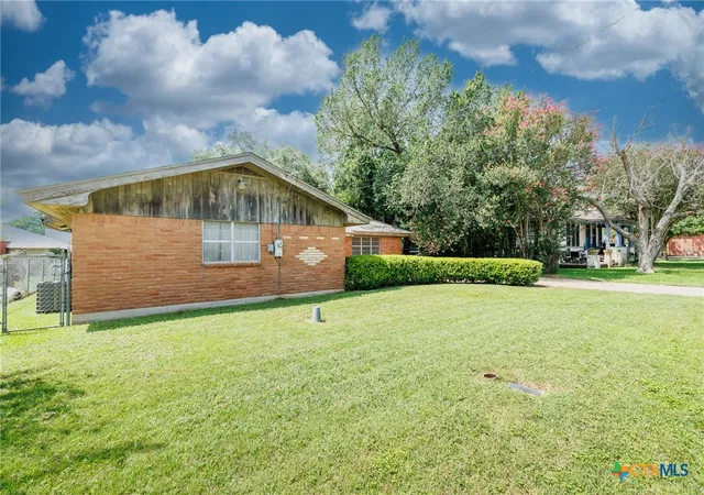 Photo 2 of Single family home for sale at 116 E Wallace St, Gonzales, TX 78629 | MLS# 614848 | Listing updated on 2026-08-17
