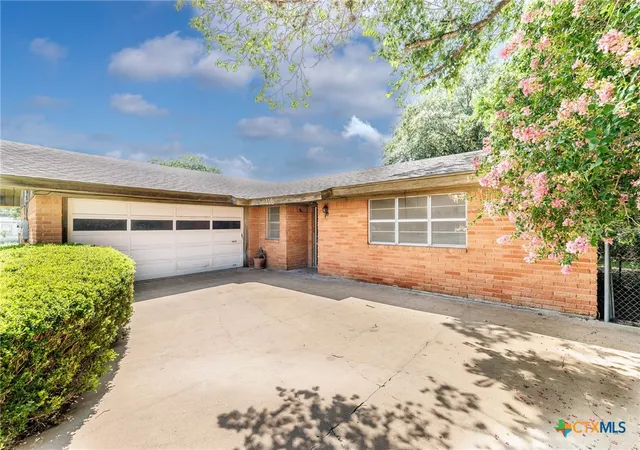 Photo 3 of Single family home for sale at 116 E Wallace St, Gonzales, TX 78629 | MLS# 614848 | Listing updated on 2026-08-17