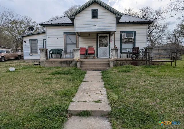 Photo 1 of Sale Pending at 602 Andrews St, Gatesville, TX 76528 | MLS# 617426 | Listing updated on 2026-09-11