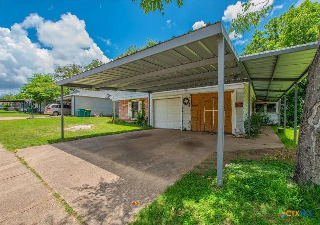 Photo 3 of Single family home for sale at 2522 Jackson Dr, Gatesville, TX 76528 | MLS# 616860 | Listing updated on 2026-08-21