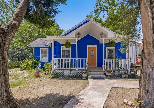 Photo 1 of Single family home for sale at 203 Ernst St, Victoria, TX 77901 | MLS# 617711 | Listing updated on 2026-08-24