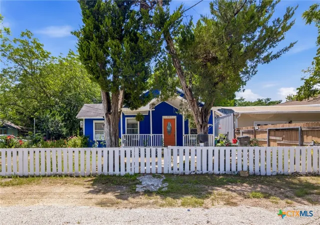 Photo 2 of Single family home for sale at 203 Ernst St, Victoria, TX 77901 | MLS# 617711 | Listing updated on 2026-08-24