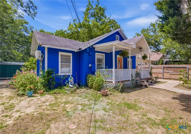 Photo 3 of Single family home for sale at 203 Ernst St, Victoria, TX 77901 | MLS# 617711 | Listing updated on 2026-10-01