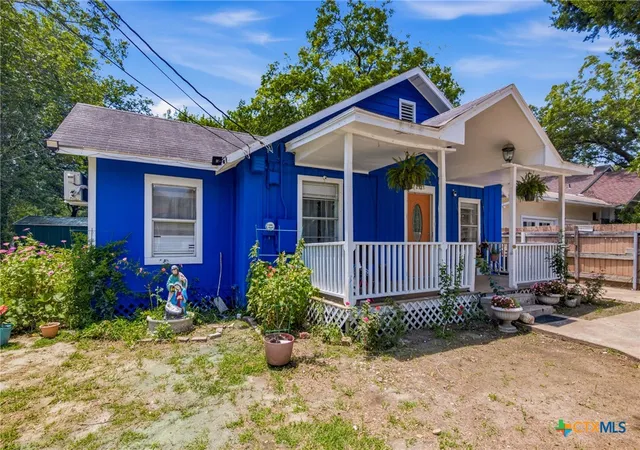 Photo 4 of Single family home for sale at 203 Ernst St, Victoria, TX 77901 | MLS# 617711 | Listing updated on 2026-10-01