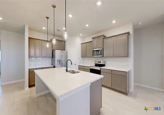 Photo 3 of Single family home for sale at 14520 Egon Dr, Salado, TX 76571 | MLS# 617726 | Listing updated on 2026-09-15