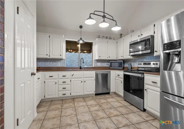 Photo 3 of Single family home for sale at 2723 Cyn Oaks Ct, Temple, TX 76502 | MLS# 617305 | Listing updated on 2026-08-04