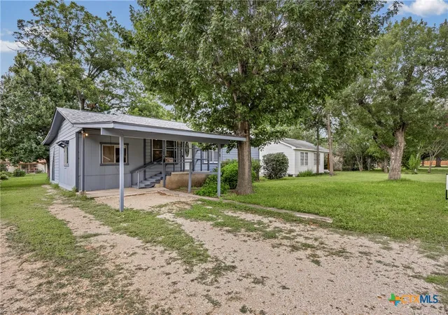 Photo 2 of Single family home for sale at 914 Plum St, Lockhart, TX 78644 | MLS# 617184 | Listing updated on 2026-09-02