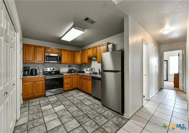 Photo 3 of Sale Pending at 3805 Hitchrock Dr, Killeen, TX 76549 | MLS# 617861 | Listing updated on 2026-08-10