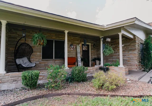 Photo 2 of Single family home for sale at 291 N Mesquite Dr, Victoria, TX 77905 | MLS# 617960 | Listing updated on 2026-08-29