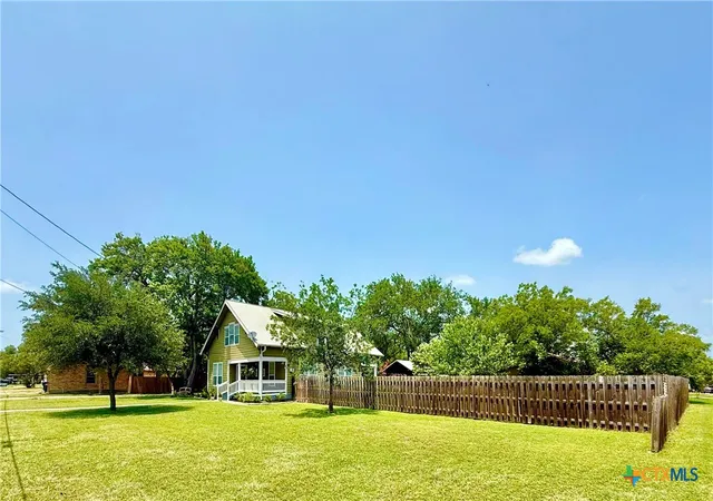 Photo 2 of Single family home for sale at 602 N Ridge St, Hallettsville, TX 77964 | MLS# 617638 | Listing updated on 2026-08-30