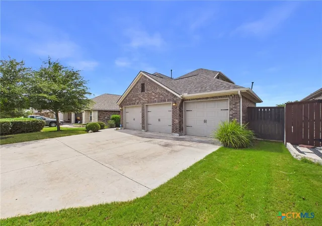 Photo 2 of Single family home for sale at 520 Academy Oaks Dr, San Marcos, TX 78666 | MLS# 618143 | Listing updated on 2026-08-05