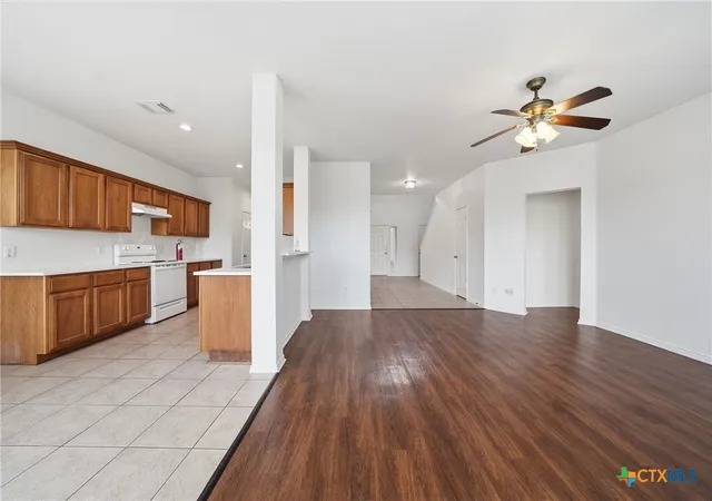 Photo 4 of Single family home for sale at 118 Invierno St, Kyle, TX 78640 | MLS# 618152 | Listing updated on 2026-09-14