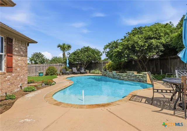 Photo 2 of Single family home for sale at 106 Sky Ct, Victoria, TX 77904 | MLS# 618184 | Listing updated on 2026-09-11