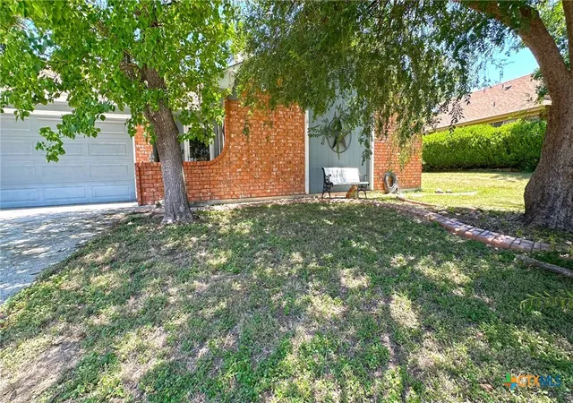 Photo 3 of Sale Pending at 2305 Whitney Dr, Copperas Cove, TX 76522 | MLS# 617228 | Listing updated on 2026-08-24