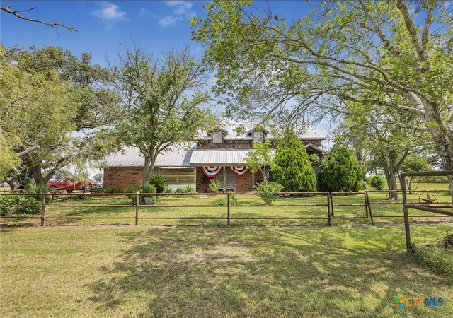 Photo 2 of Single family home for sale at 267 Ctr School Rd, Yoakum, TX 77995 | MLS# 618161 | Listing updated on 2026-09-02