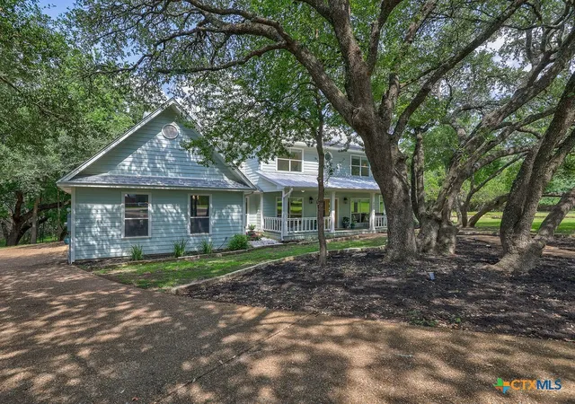 Photo 2 of Single family home for sale at 400 Royal View Rd, Salado, TX 76571 | MLS# 618219 | Listing updated on 2026-08-29