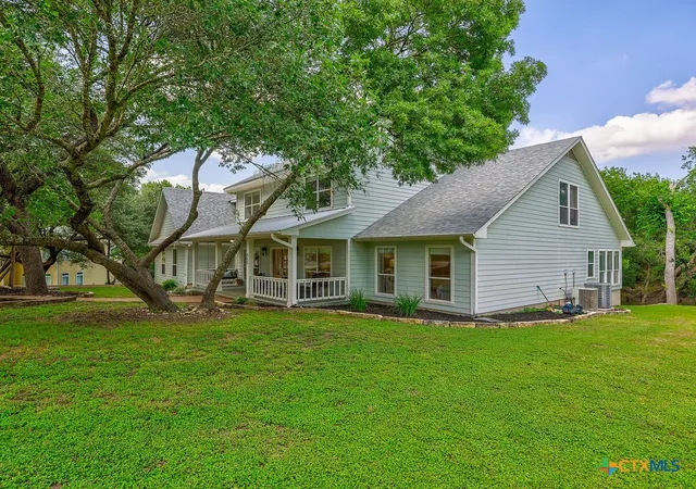 Photo 3 of Single family home for sale at 400 Royal View Rd, Salado, TX 76571 | MLS# 618219 | Listing updated on 2026-08-29