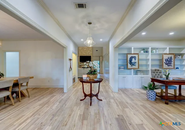 Photo 3 of Single family home for sale at 400 Royal View Rd, Salado, TX 76571 | MLS# 618219 | Listing updated on 2026-08-29