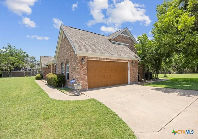 Photo 3 of Single family home for sale at 3912 Chisholm Trl, Salado, TX 76571 | MLS# 617999 | Listing updated on 2026-09-09