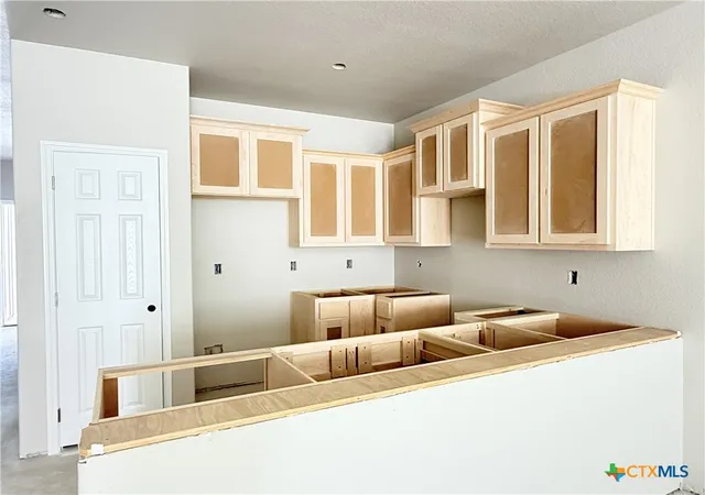 Listing Photo 3 - Condo for sale in building located at 305 Rain Dance Trl, Copperas Cove, TX 76522