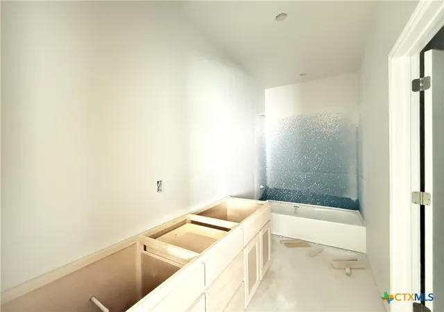 Listing Photo 5 - Condo for sale in building located at 305 Rain Dance Trl, Copperas Cove, TX 76522