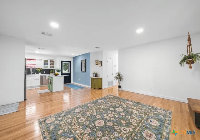 Photo 2 of Single family home for sale at 3067 Lakeview Dr, Canyon Lake, TX 78133 | MLS# 618031 | Listing updated on 2026-09-10