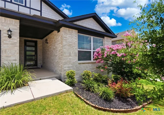 Photo 3 of Single family home for sale at 333 Glenwood Ranch, San Antonio, TX 78210 | MLS# 617236 | Listing updated on 2026-09-16