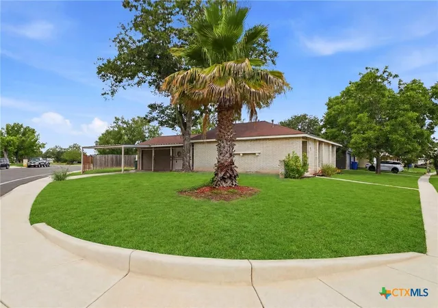 Photo 3 of Single family home for sale at 7702 Pipers Swan St, San Antonio, TX 78251 | MLS# 618407 | Listing updated on 2026-09-24