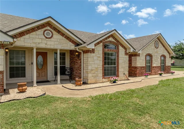 Photo 3 of Single family home for sale at 205 Hatter Dr, Moody, TX 76557 | MLS# 618520 | Listing updated on 2026-09-13